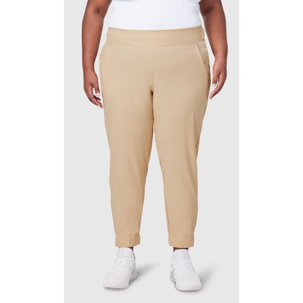 FWD Core Stretch Woven Pant Beige